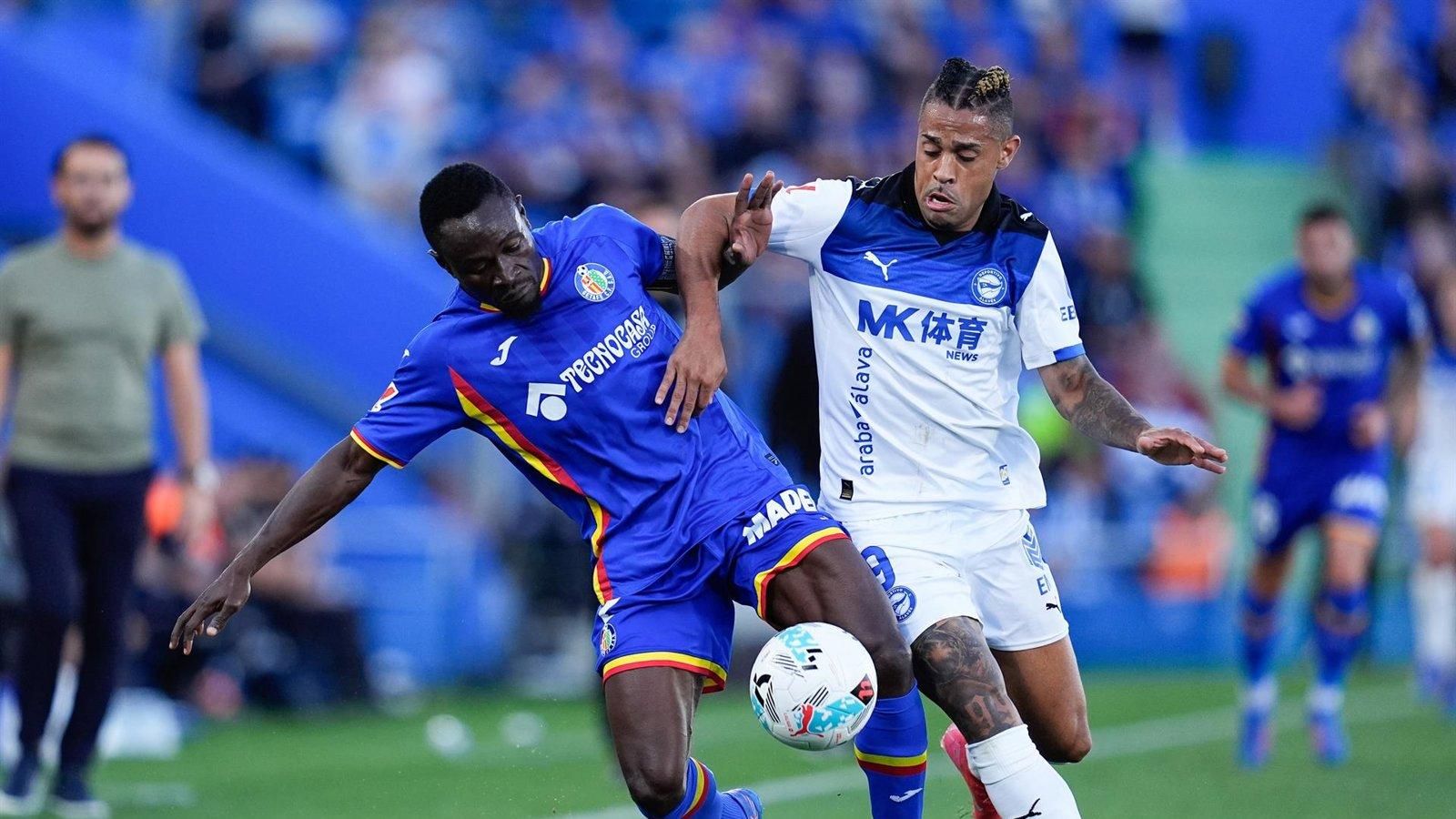 Getafe y Alavés empatan en un reñido encuentro en el Coliseum