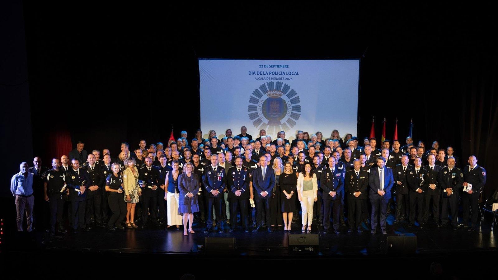 Alcalá reconoce la labor de más de 200 policías locales en el Día del Cuerpo