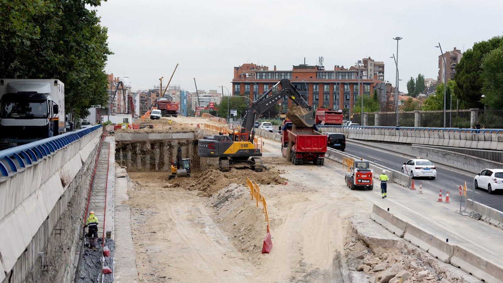 Almeida admite que el tráfico seguirá complicado en Madrid al menos hasta Navidad