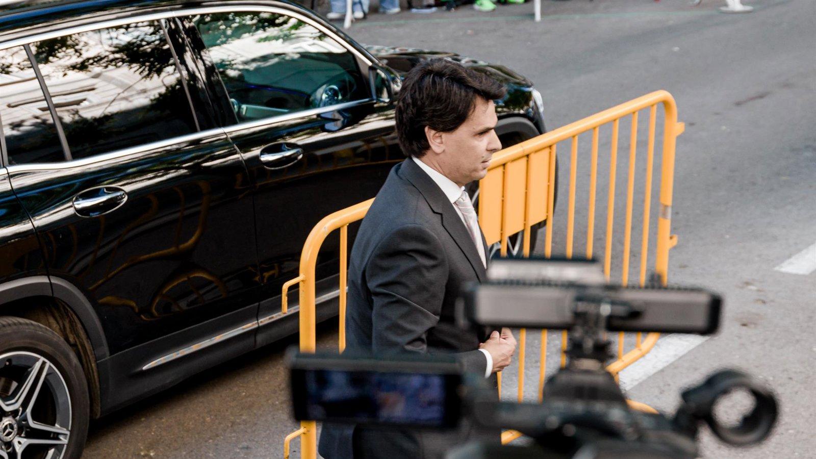 Martínez-Almeida: “El sanchismo quiere tapar su negligencia con fuegos artificiales”