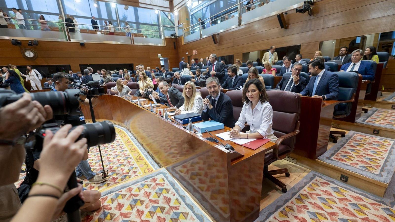 Díaz Ayuso carga contra la izquierda por politizar su vida privada y atacar la sanidad