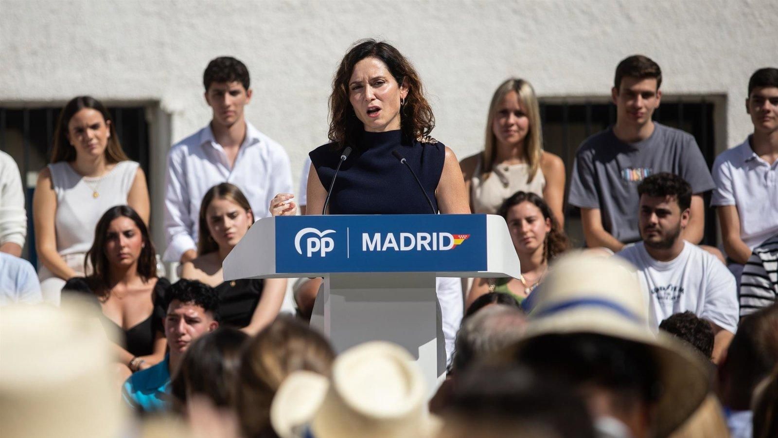 Ayuso: “Las incidencias ferroviarias ocurren porque ponen a los más inútiles al frente”