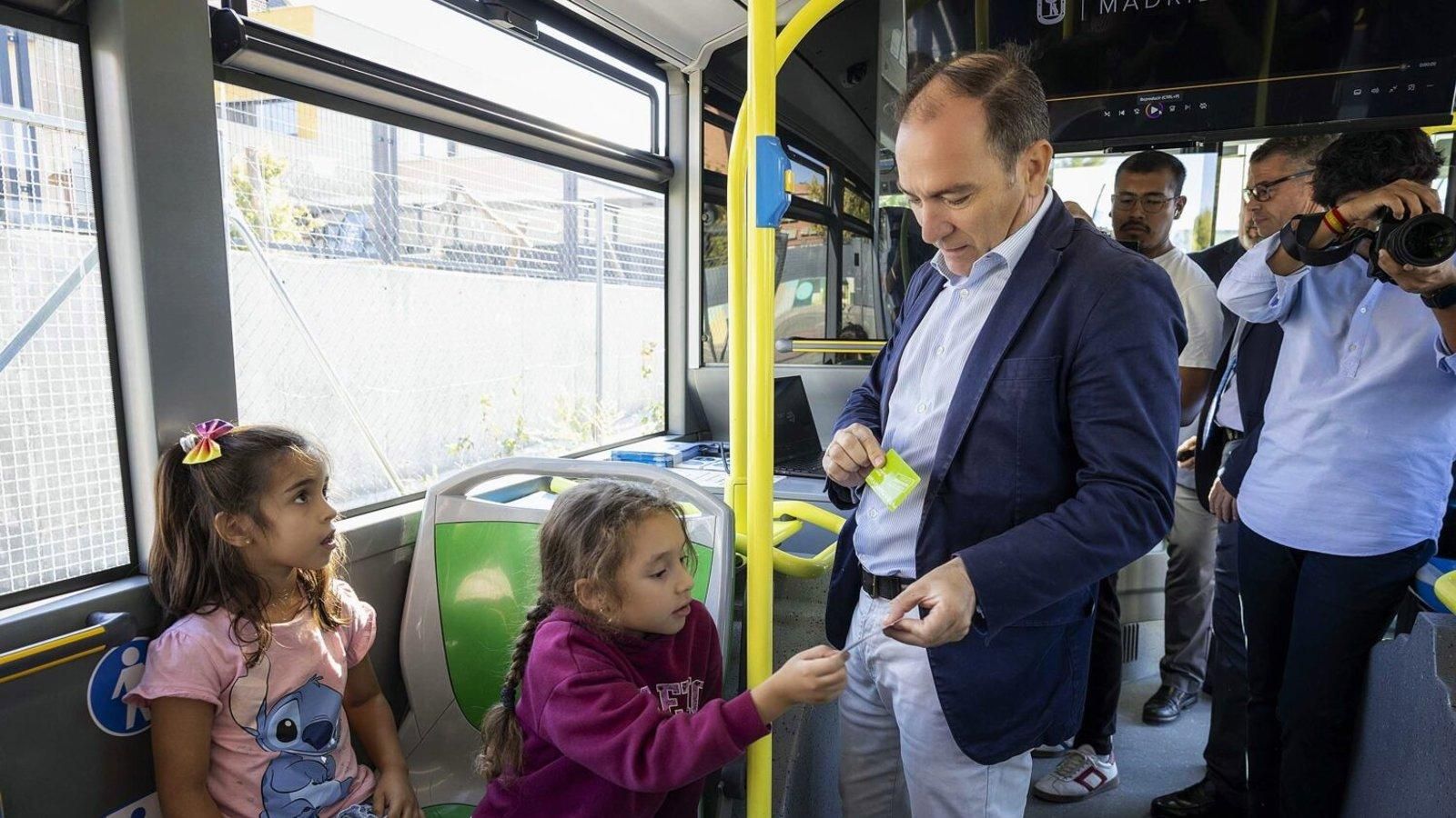 Madrid lanza el 'Educabús' para enseñar a escolares a usar el transporte público
