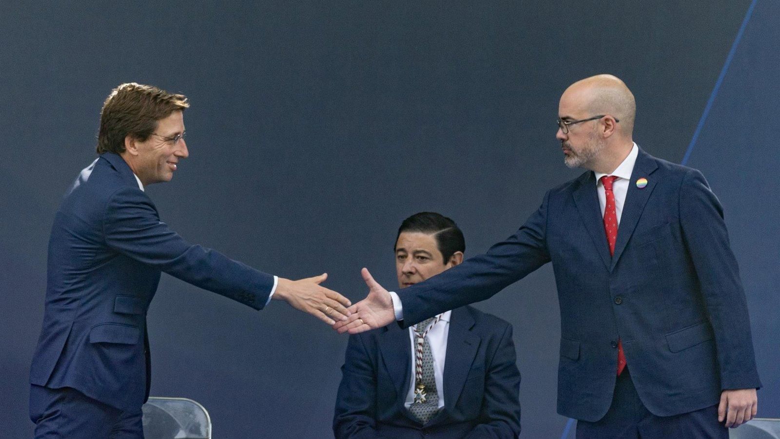 El delegado reprocha a Almeida que no lo invite al Pleno de la Ciudad de Madrid