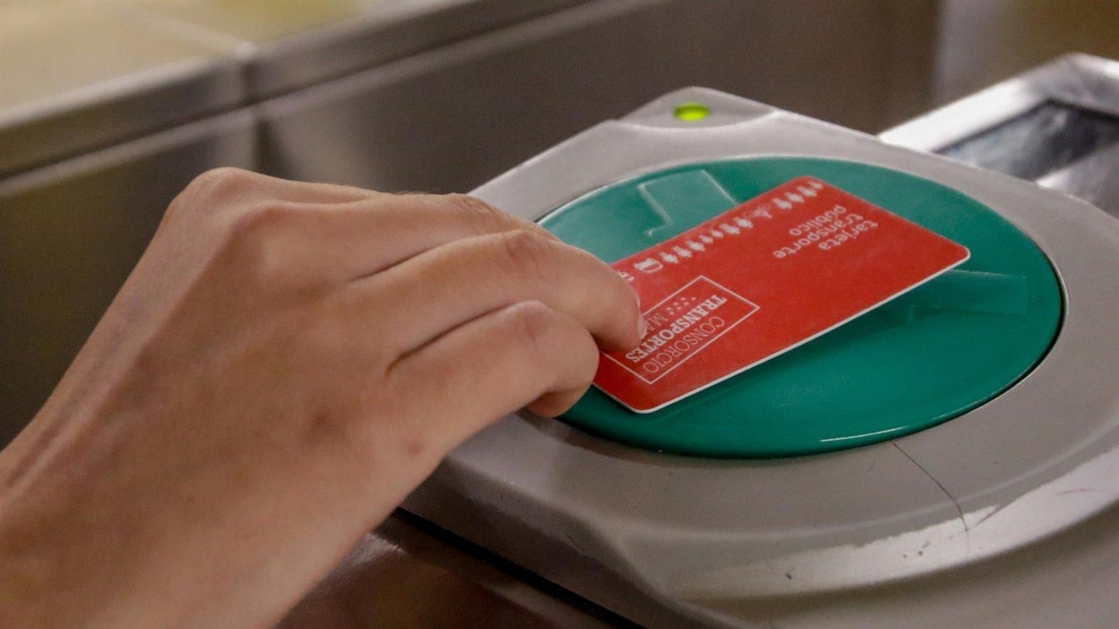 El transporte público madrileño da un salto digital con nuevos sistemas de pago