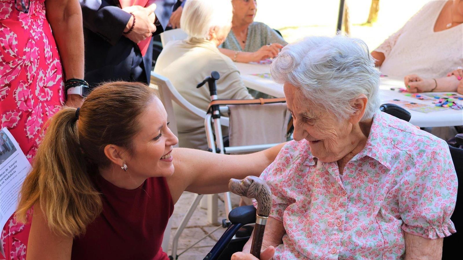 Dávila defiende una inversión "sin precedentes" en las residencias frente a las críticas por la ratio de personal