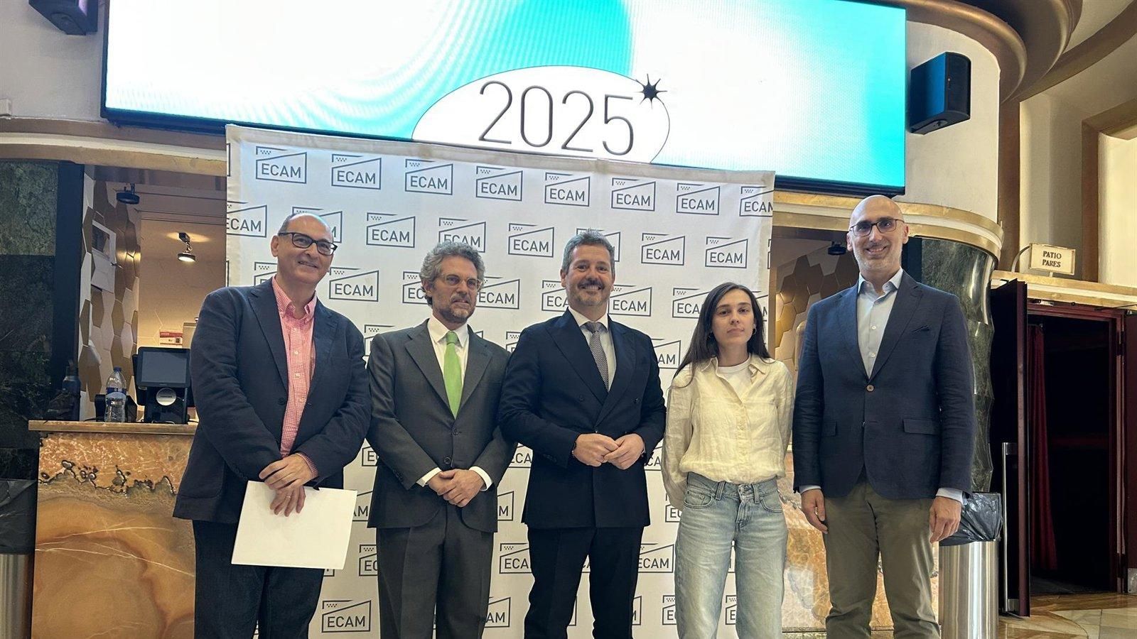 La Comunidad de Madrid respalda la formación audiovisual en la graduación de la ECAM