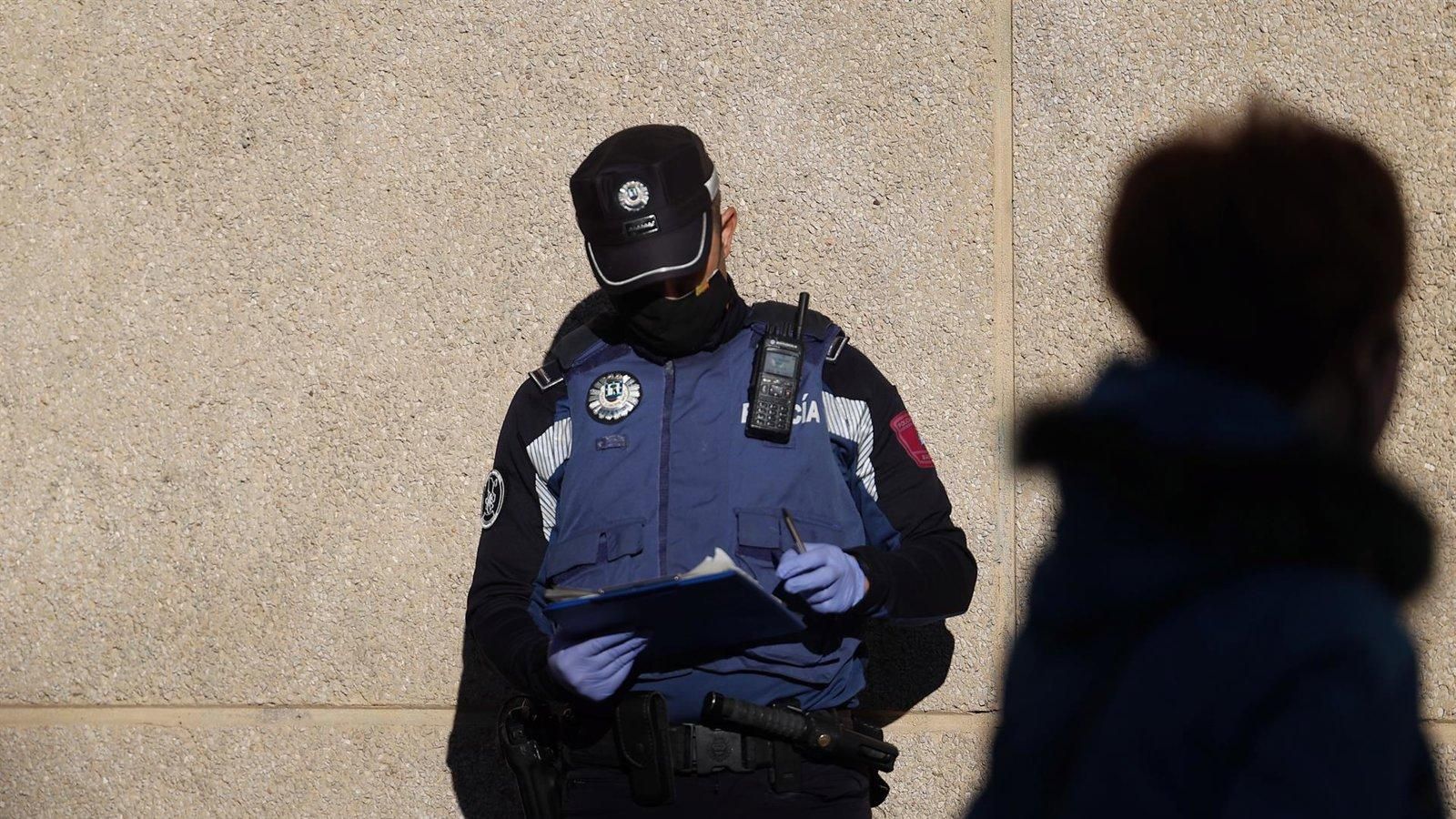 La jueza mantiene la libertad provisional del policía investigado por la muerte de un joven en Torrejón