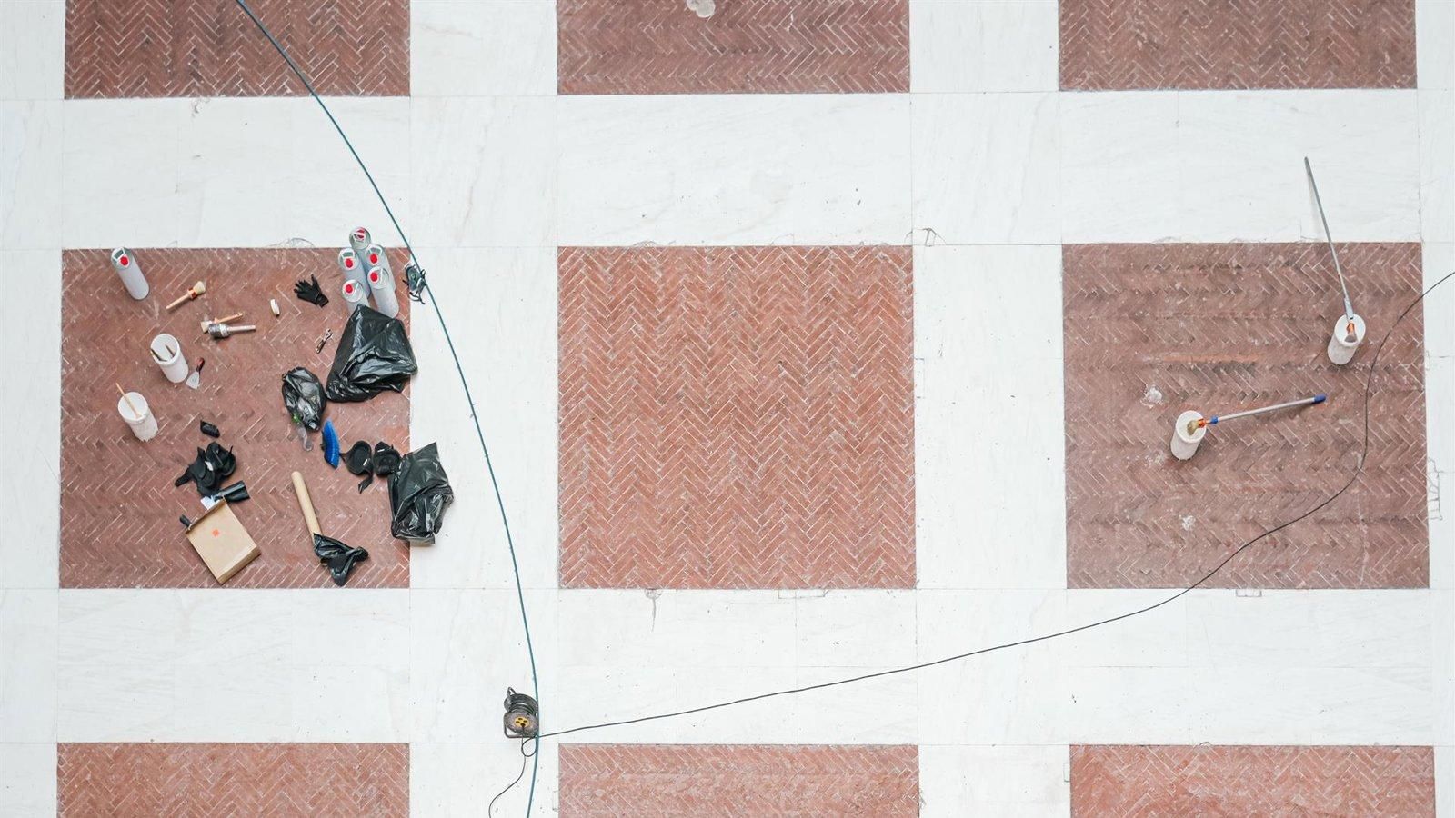 La Real Casa de Correos restaura el suelo original y los arcos de piedras de los patios