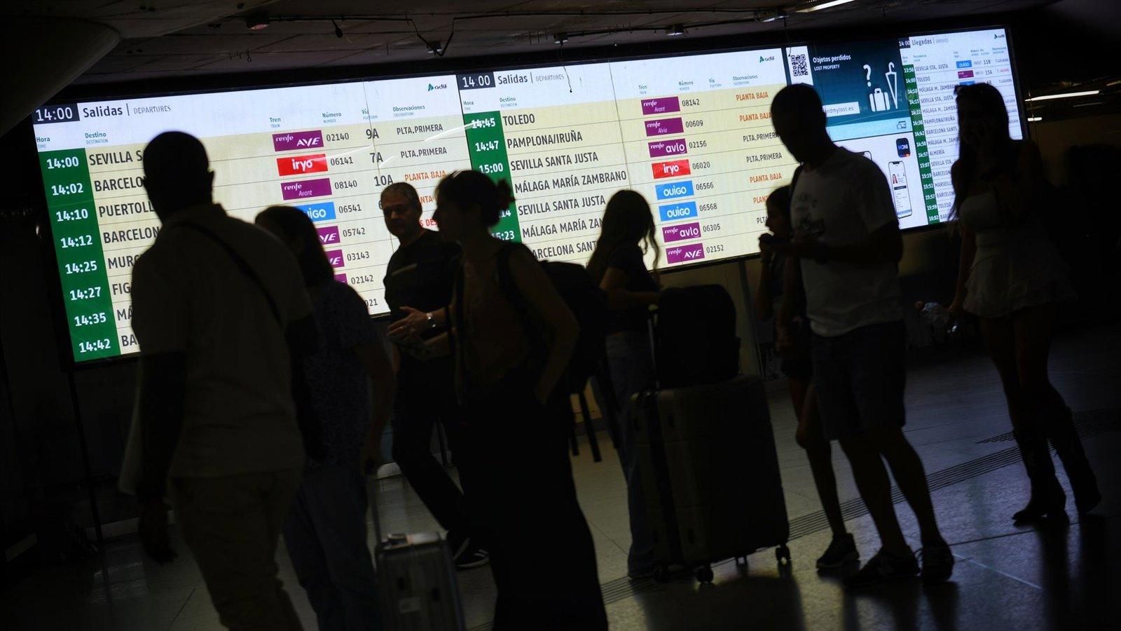 Restablecida la red de AVE tras el fallo informático que colapsó los trenes en Madrid
