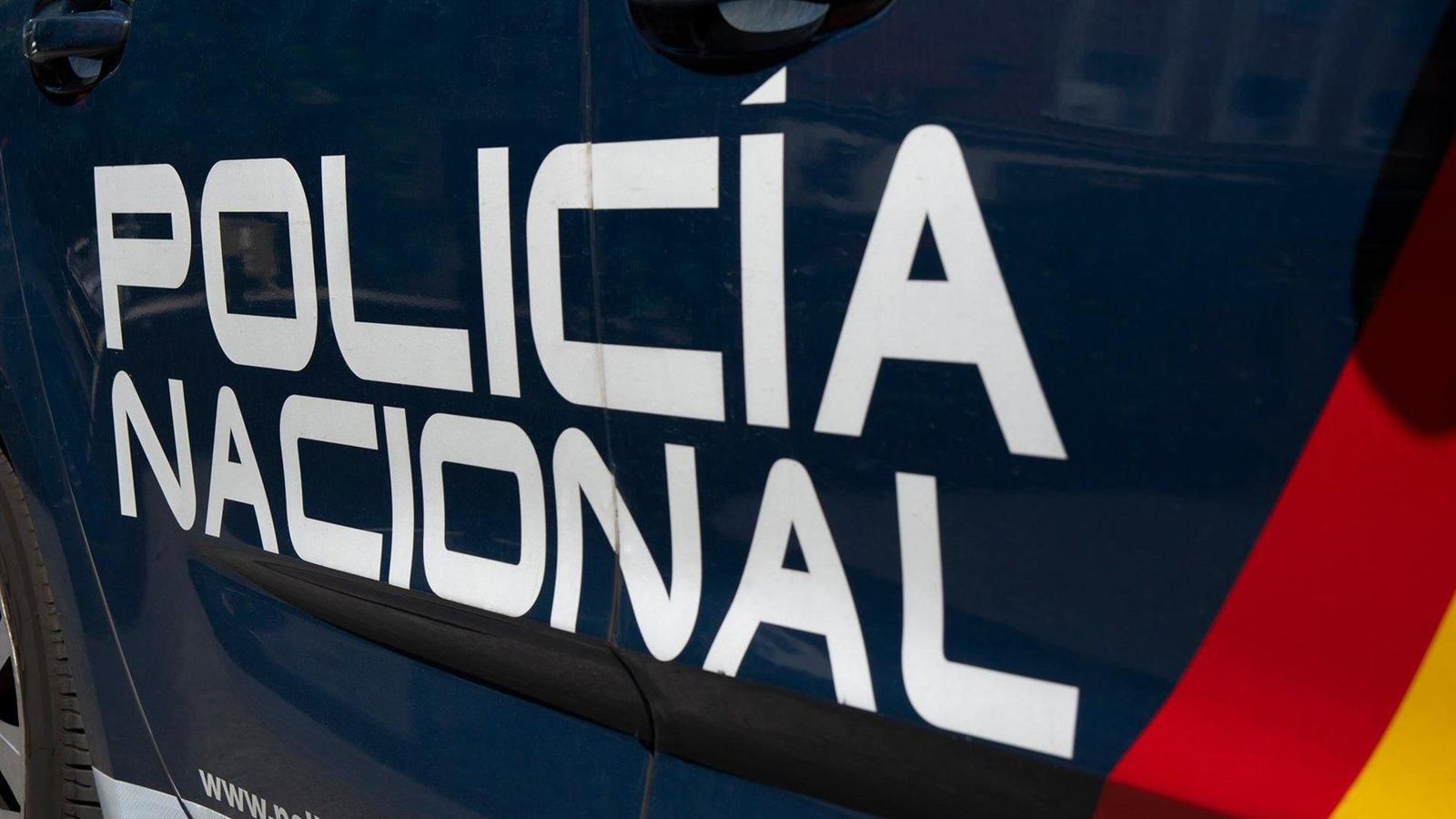 La Policía Nacional detiene a un hombre atrincherado en un piso de la calle Montera tras amenazar con hacerlo estallar