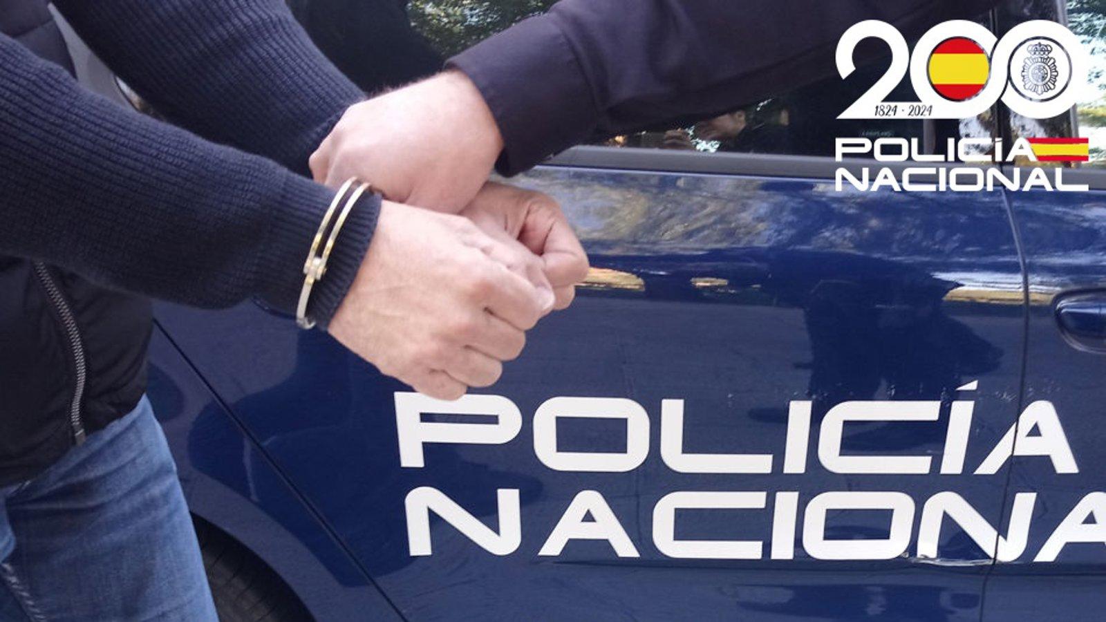 Un arrestado en Puente de Vallecas por asaltar a ancianos con la técnica del 'mataleón'