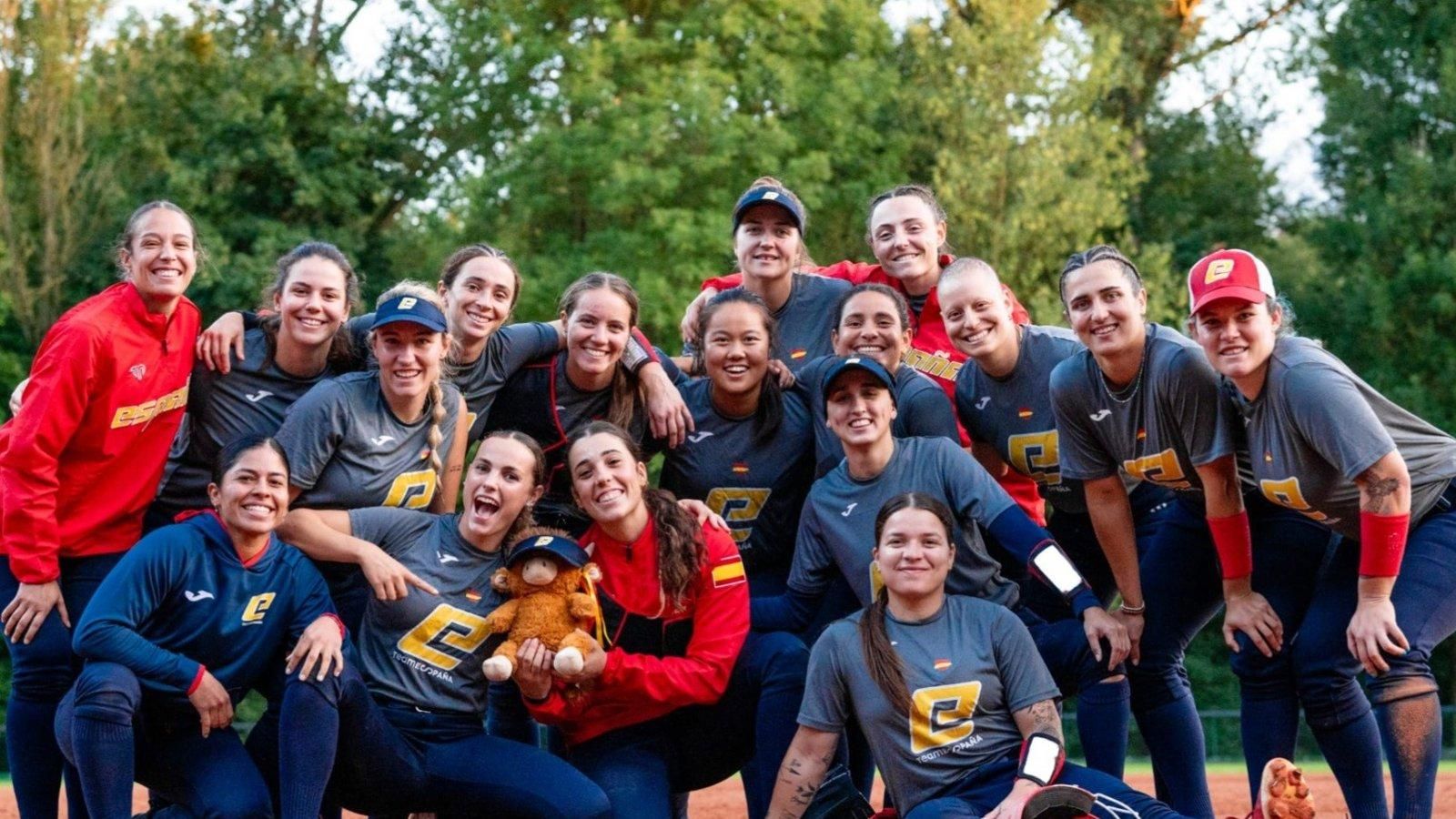 España lidera su grupo en el Europeo femenino de sófbol tras vencer a Israel