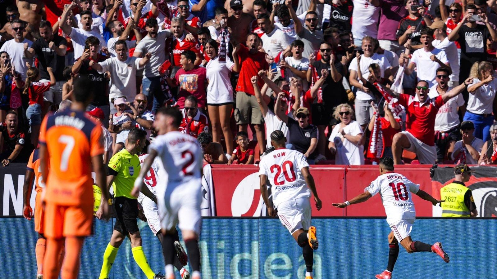 El Sevilla FC vence al FC Barcelona con un contundente 4-1