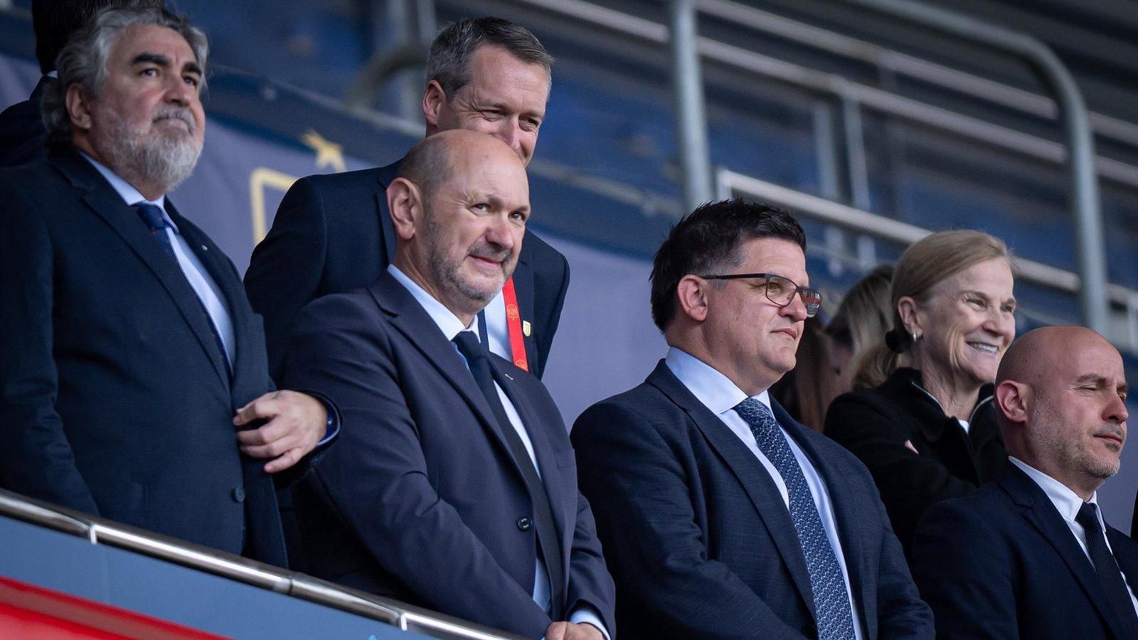 Louzán solicita centrarse en la clasificación antes de discutir favoritismos para el Mundial