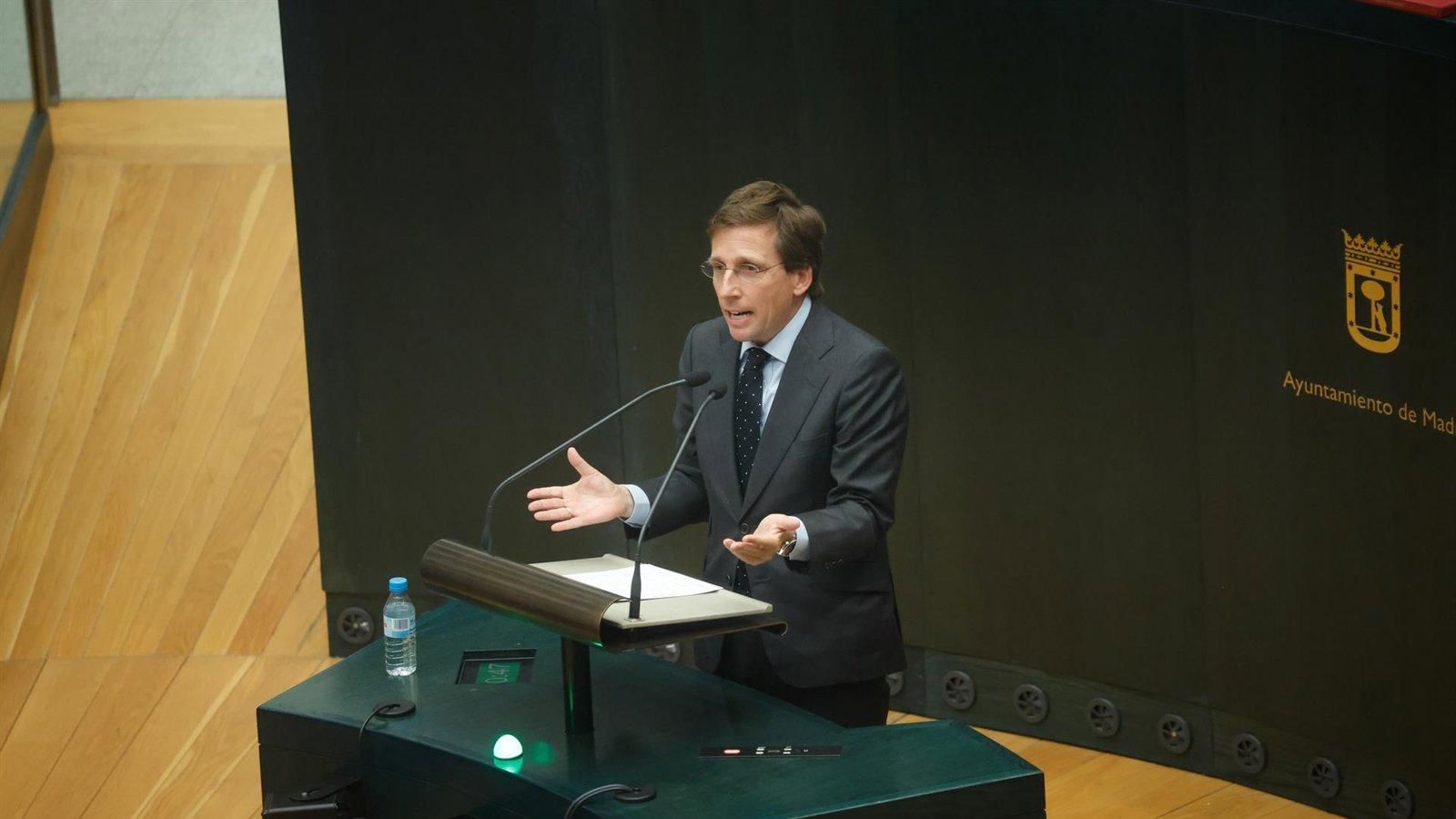 Almeida acusa a PSOE y Más Madrid de ser cómplices de un Gobierno que ha “prostituido y humillado” a las mujeres