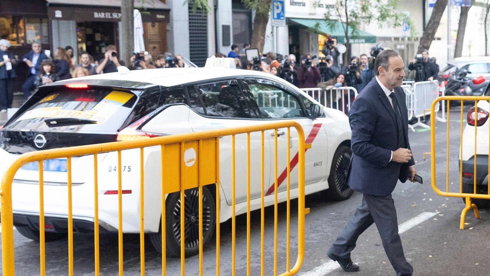 Almeida exige “la verdad” a Ábalos tras conocerse los movimientos de dinero en Ferraz