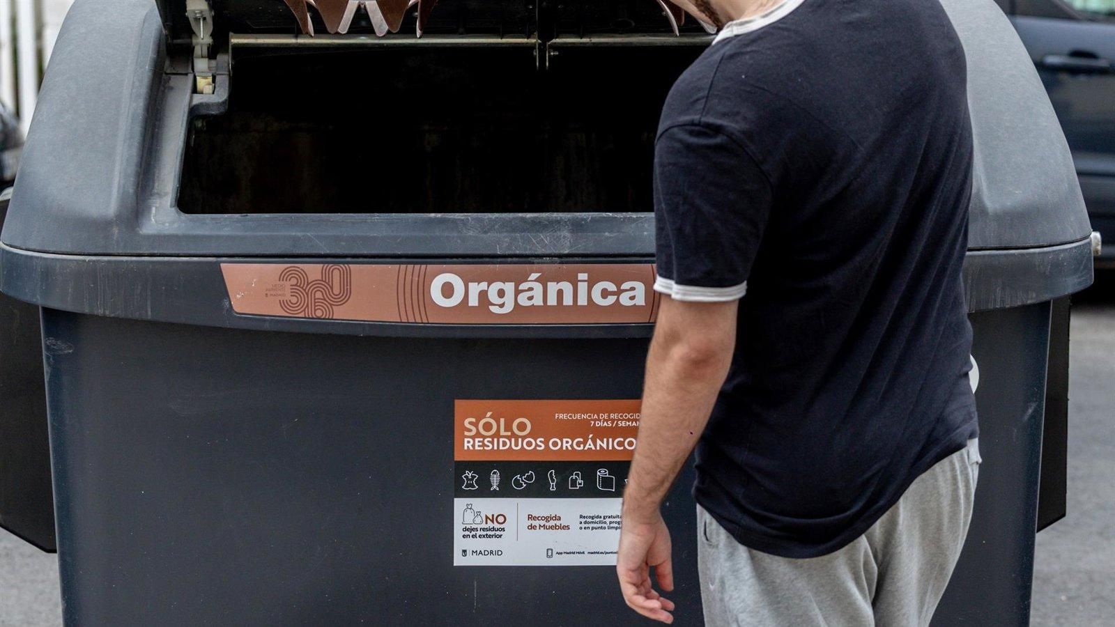 Almeida reta a la oposición a protestar juntos en Hacienda para exigir la derogación de la tasa de basuras