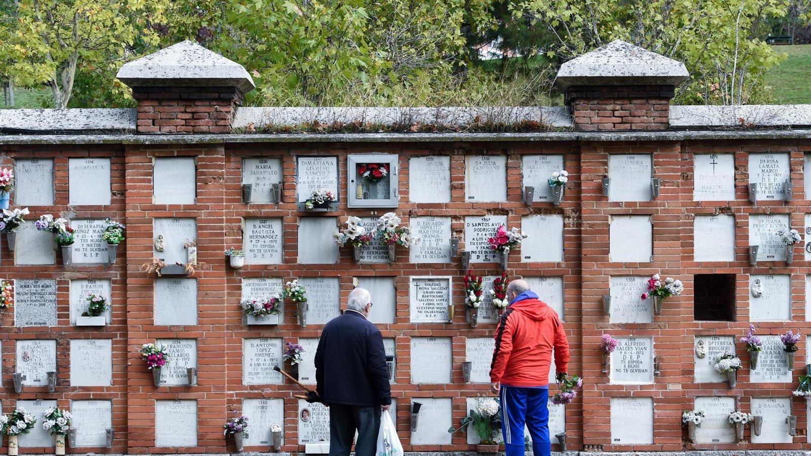 La ciudad de Madrid desplegará 1.650 policías municipales para velar por la seguridad en los cementerios 