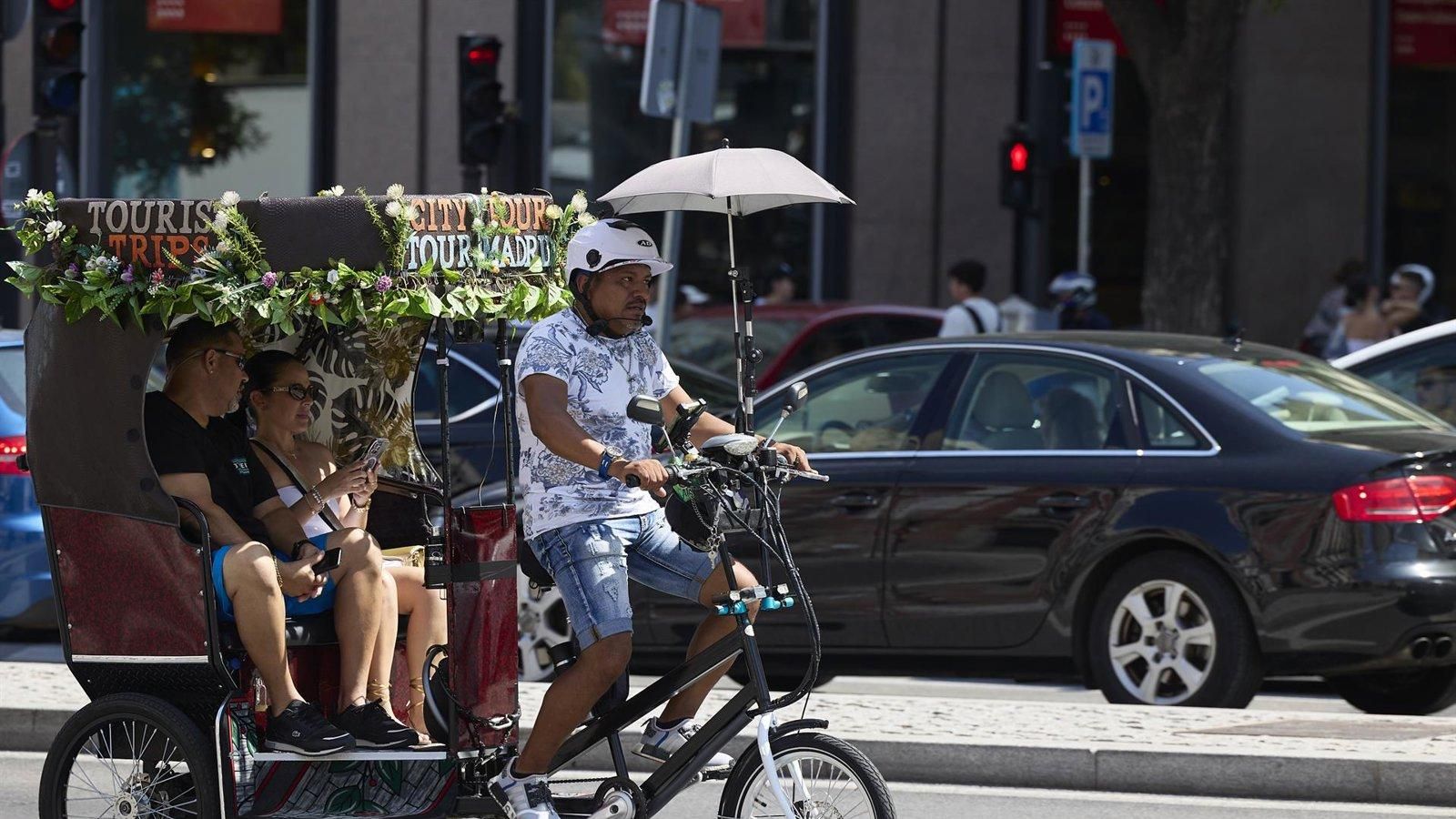 Madrid ultima la regulación de los tuk-tuks para frenar su uso ilegal como transporte de viajeros