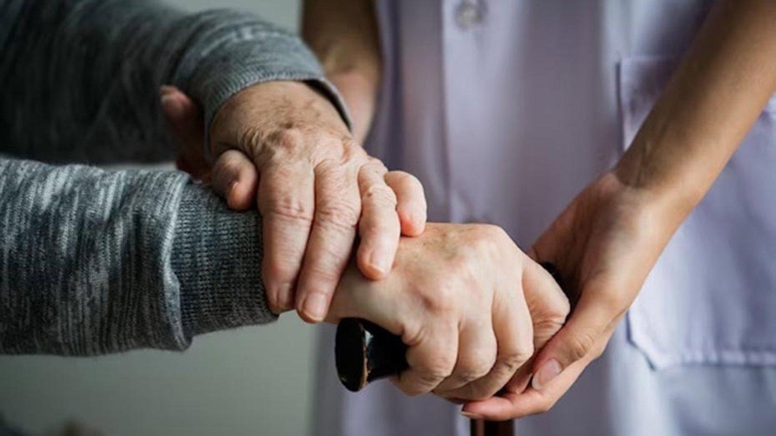 La Comunidad de Madrid destina 19,6 millones para sostener 842 plazas en residencias municipales de mayores en 2026