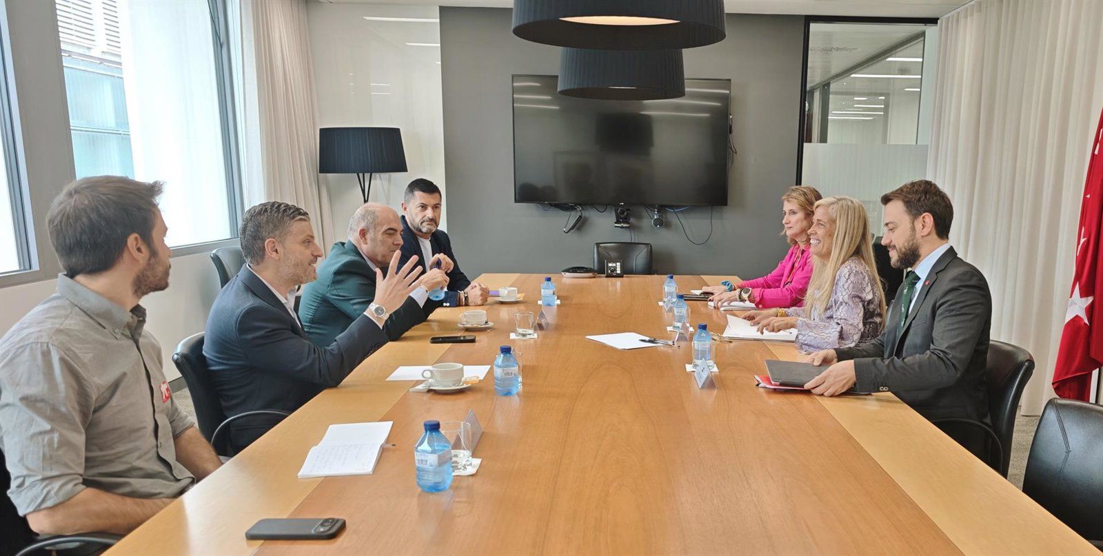 La Comunidad de Madrid critica la subida de impuestos a autónomos por 