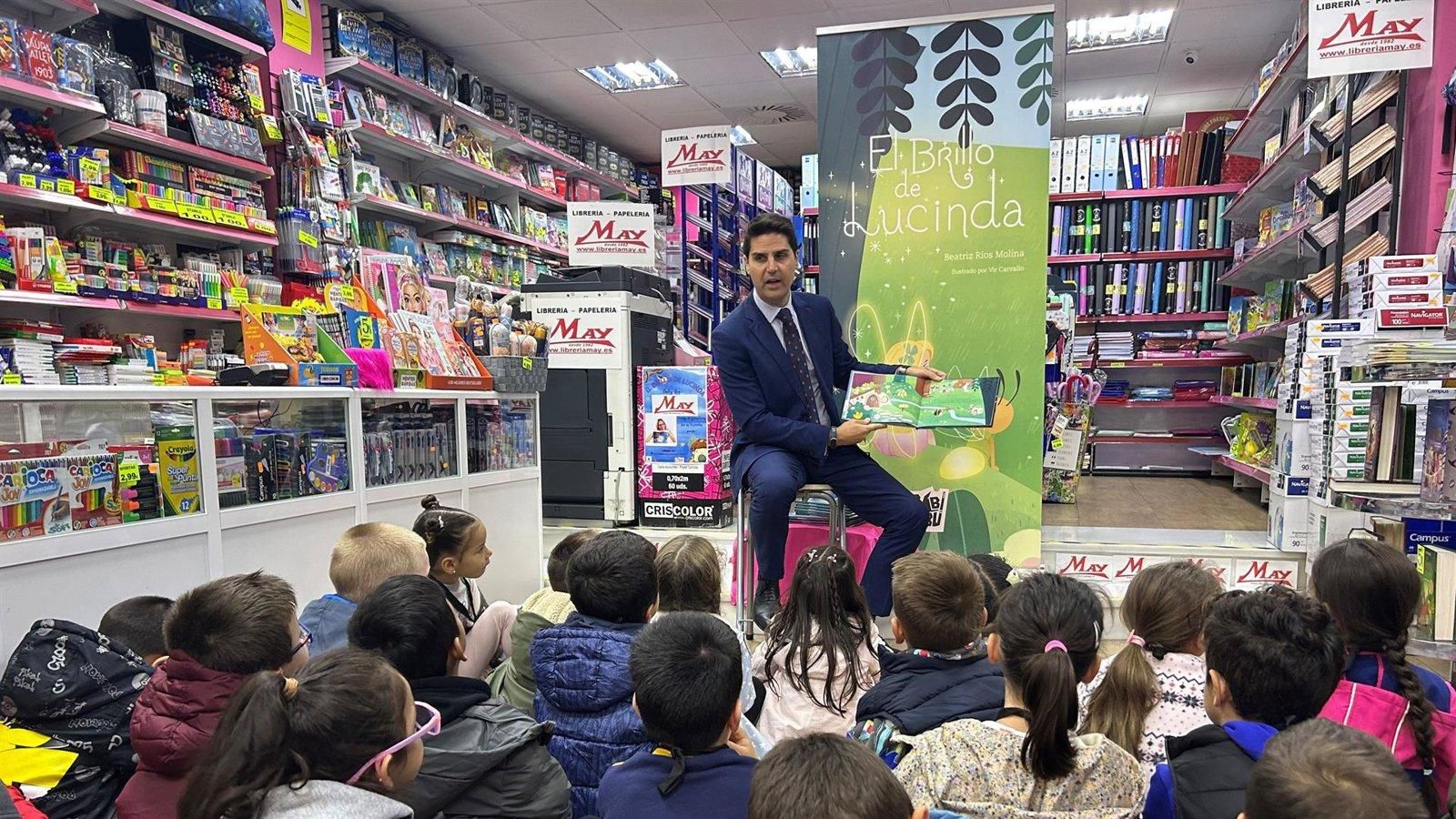 Viciana ensalza el papel de las pequeñas librerías como aliadas educativas y vertebradoras de barrio