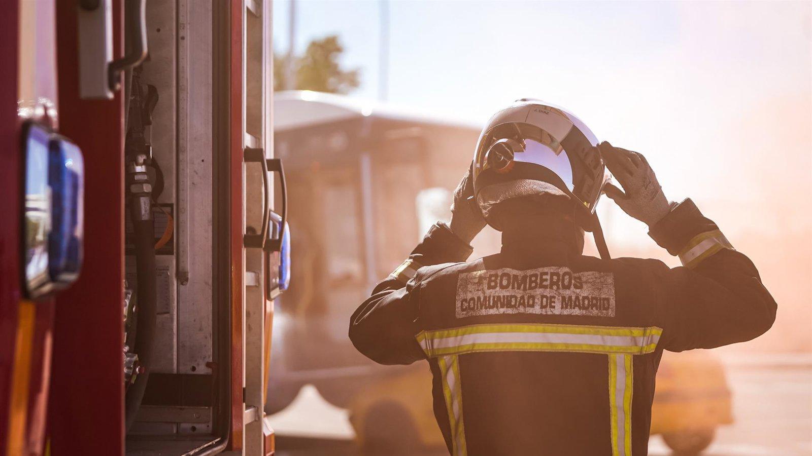 La Comunidad de Madrid renueva el equipamiento de sus bomberos