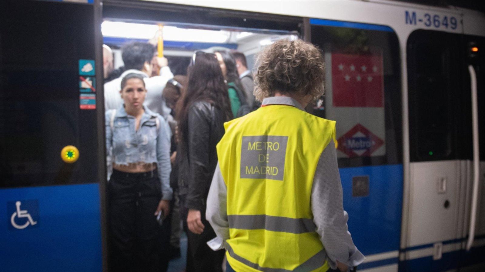 La Comunidad acusa al ministro Puente de despreciar a los empleados del Metro y rechaza hablar de caos