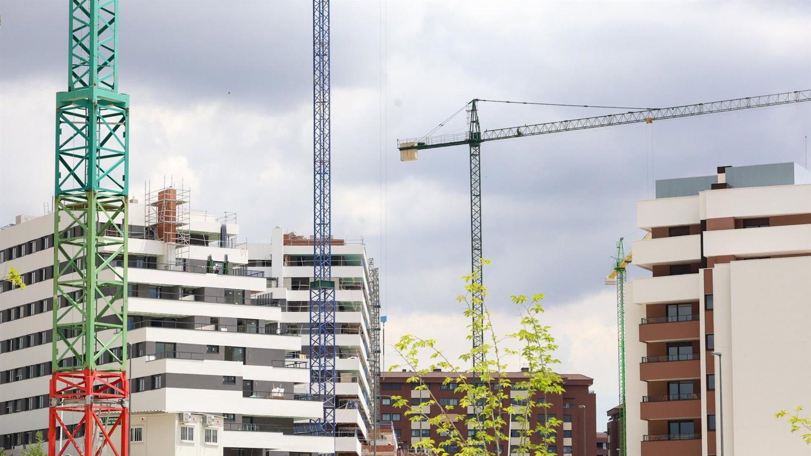 Las hipotecas sobre vivienda caen un 8,6% en Madrid en agosto pese al repunte nacional