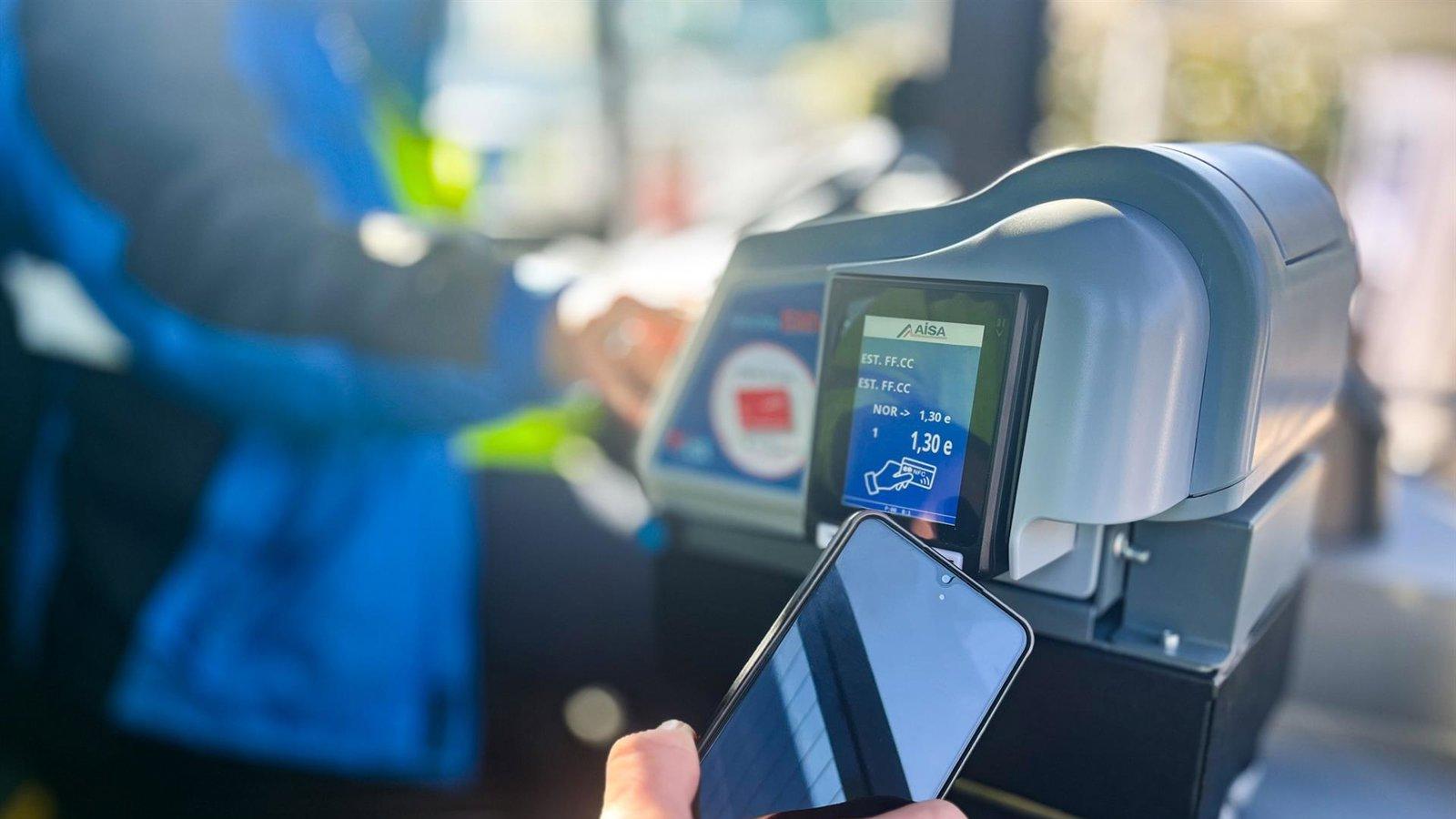 El pago sin contacto gana terreno en los interurbanos de Madrid