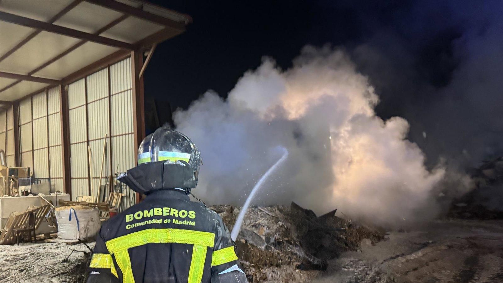 Controlado un incendio en una planta de reciclaje de San Fernando de Henares