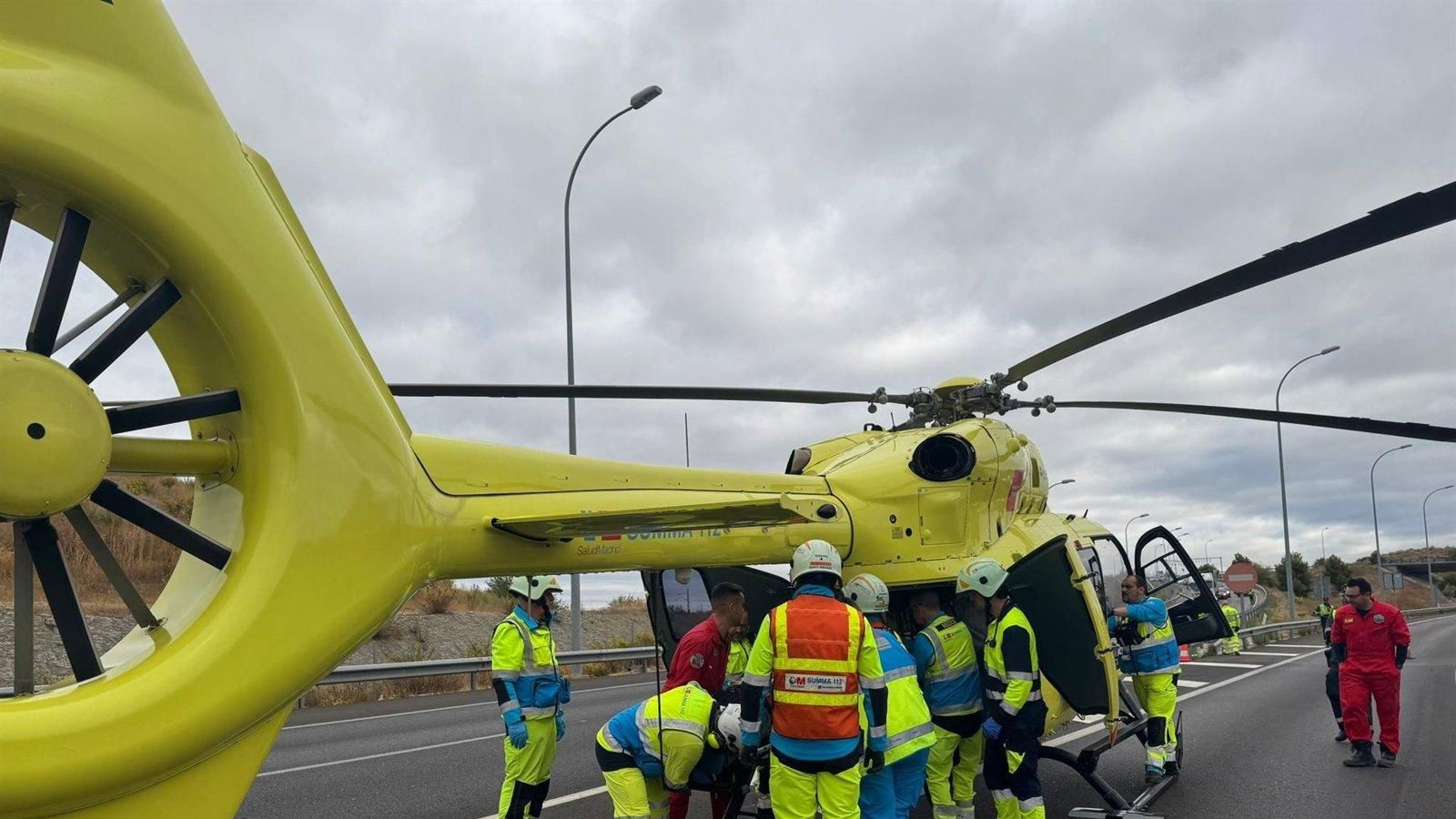 Un motorista de 22 años resulta gravemente herido tras un accidente en la M-50
