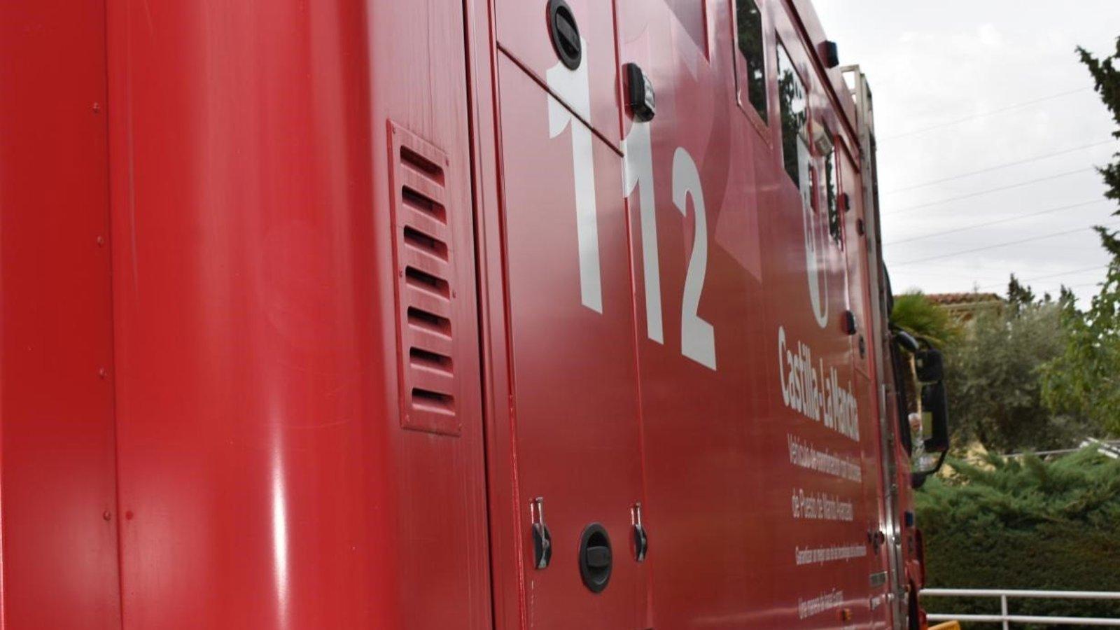 Un accidente de un camión portacoches bloquea la A-2 hacia Madrid en Torremocha del Campo