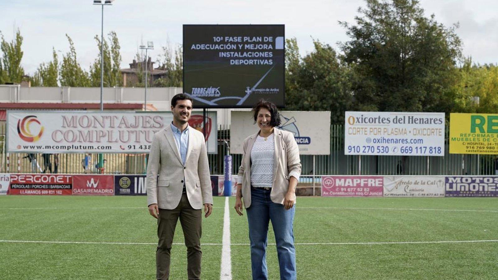 Torrejón de Ardoz mejora el césped del campo de fútbol Las Veredillas