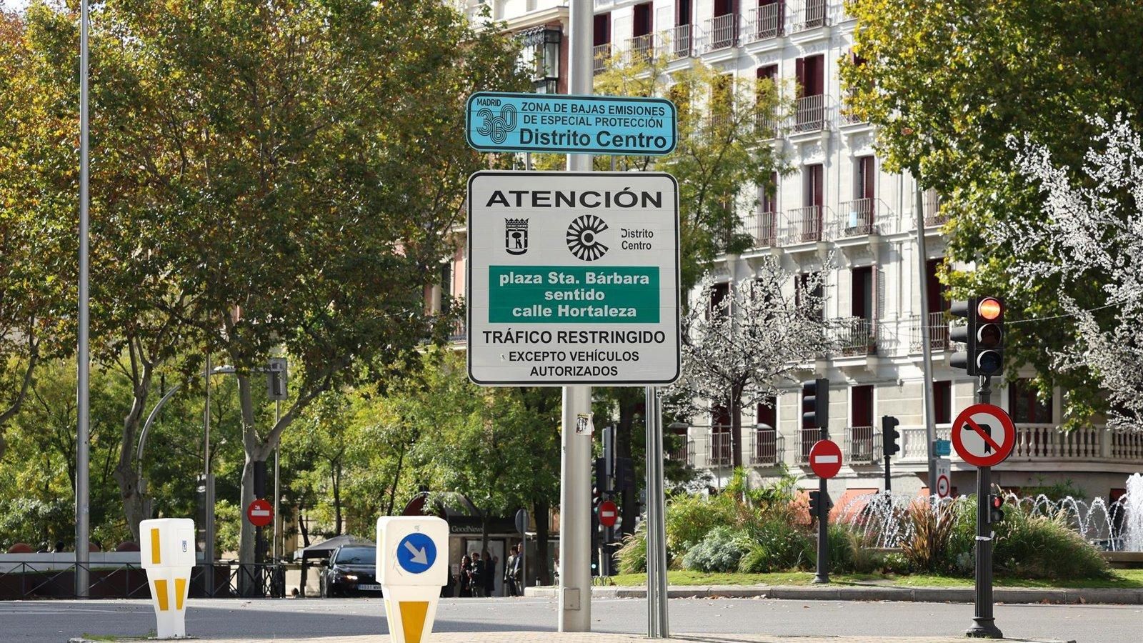 Una asociación de automovilistas reclama otro año de moratoria para los coches sin etiqueta en Madrid