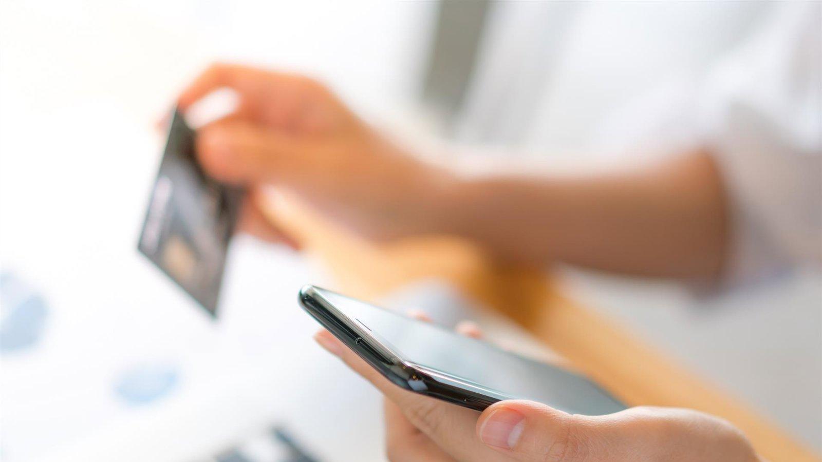 El pago con móvil en los comercios se estanca