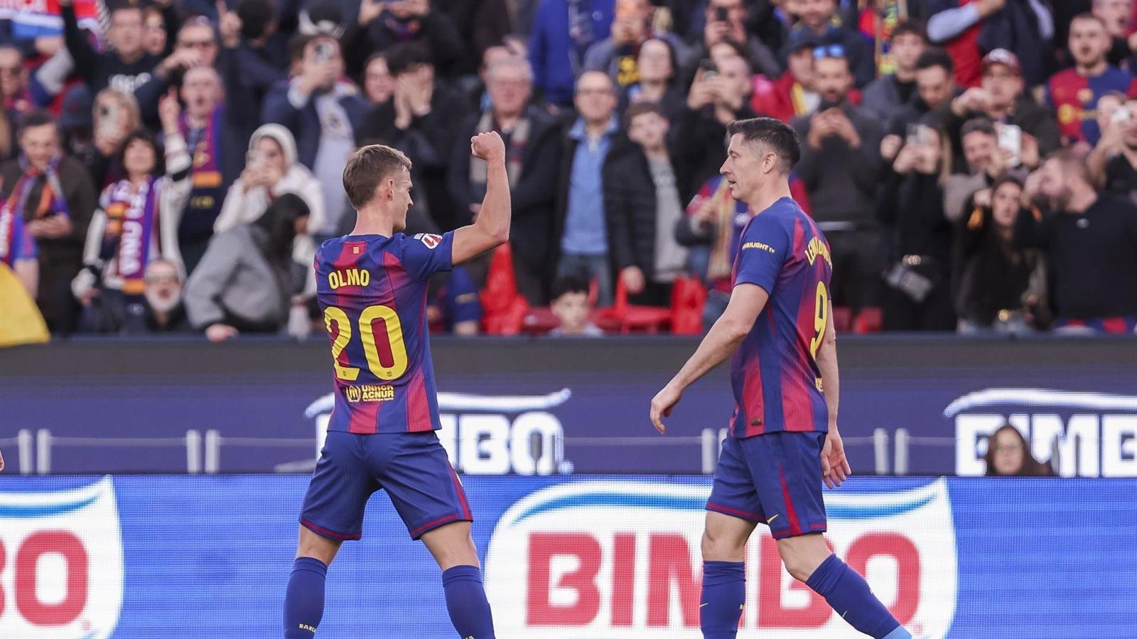 Dani Olmo y Raphinha lideran la victoria del Barça frente al Alavés
