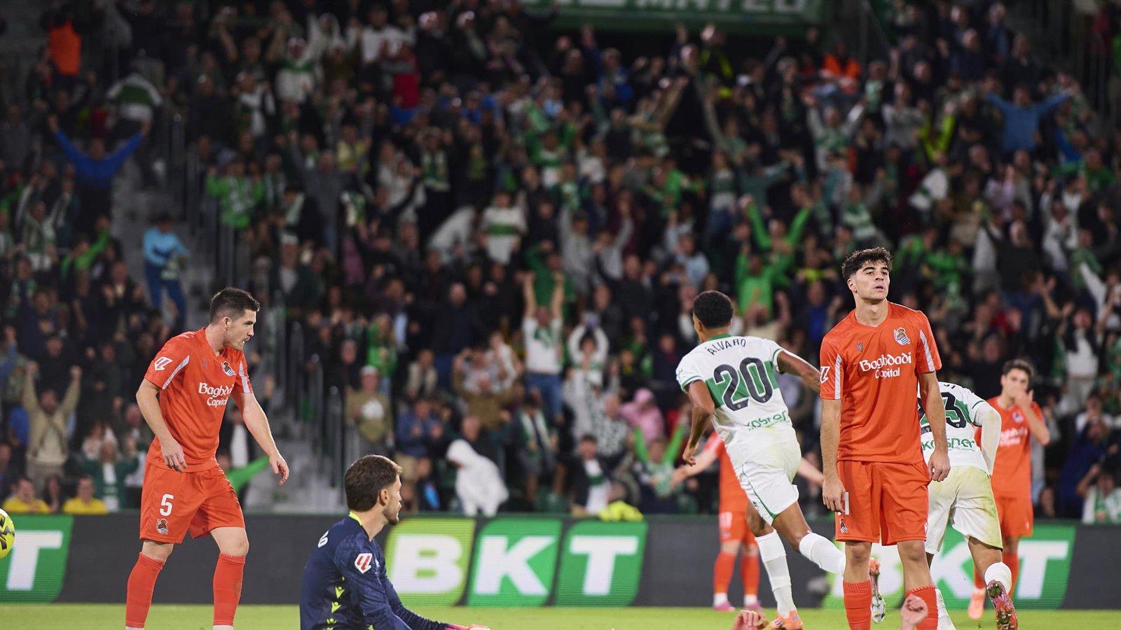 La Real Sociedad empata con el Elche gracias a un penalti en el Martínez Valero
