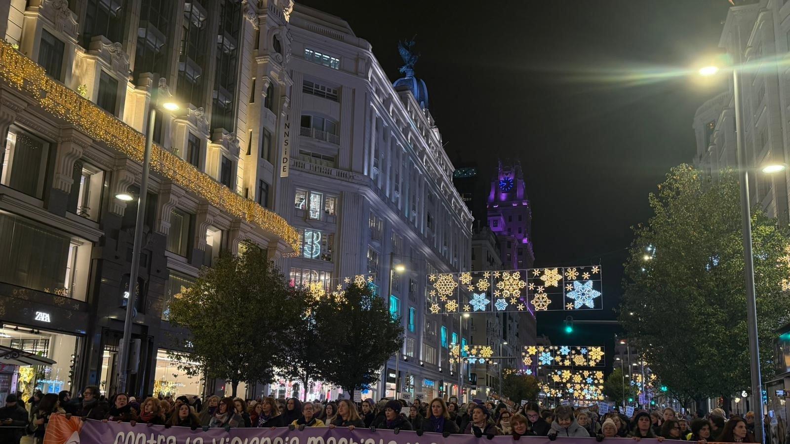 El feminismo 'clásico' se manifiesta en Madrid por el Día Internacional de la Eliminación de la Violencia contra la Mujer