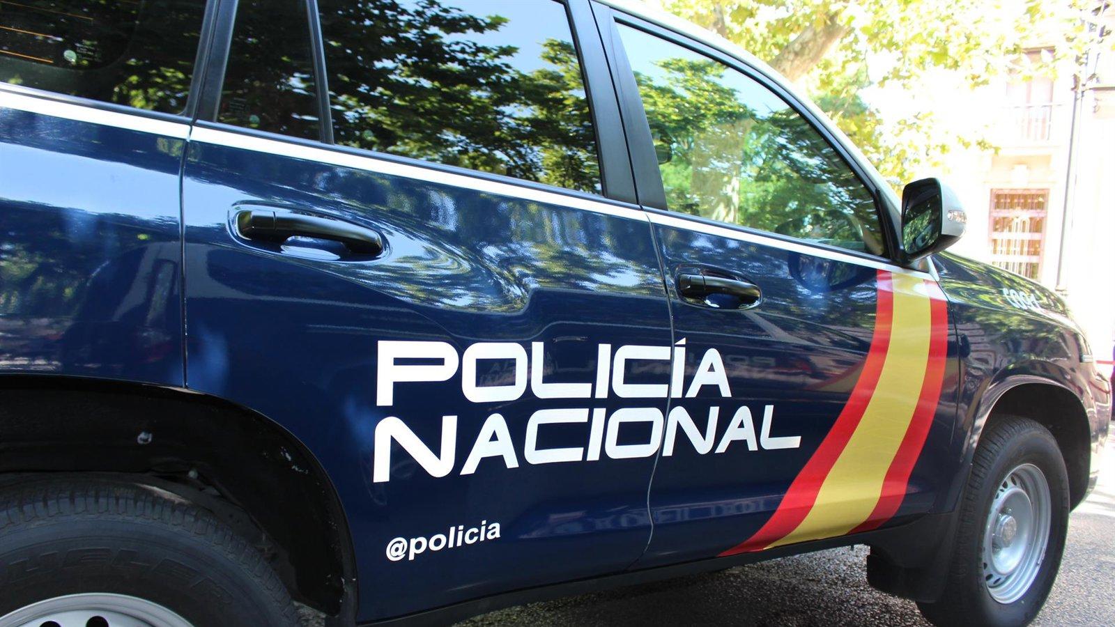 Hallan a un hombre muerto con un fuerte golpe en la cabeza en una calle de Parla