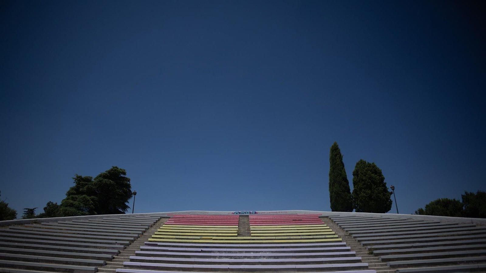 El Ayuntamiento actuará nuevamente si se repite la pintada de la bandera republicana en el parque de Las Cruces porque "no es legal"