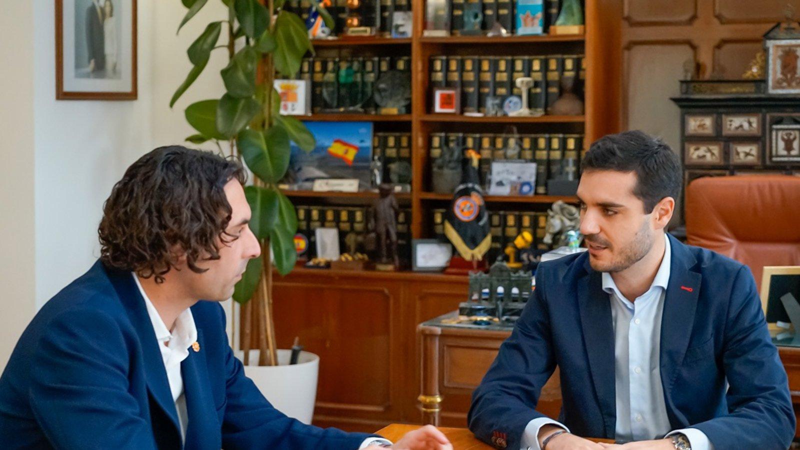 El alcalde de Astillero explora en Torrejón su modelo de gestión municipal