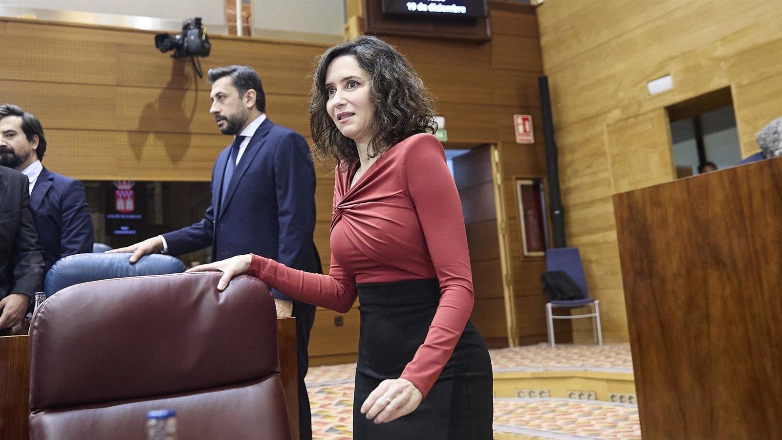 Ayuso califica a Sánchez de “perdedor profesional” y reivindica al PP como única alternativa democrática