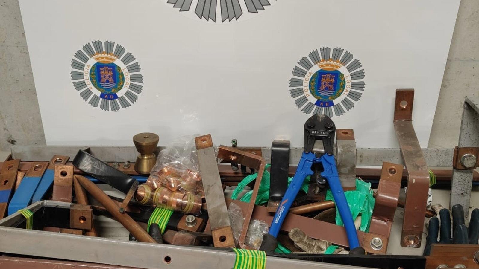 La Policía Local de Alcalá intercepta un vehículo de un presunto robo de cable