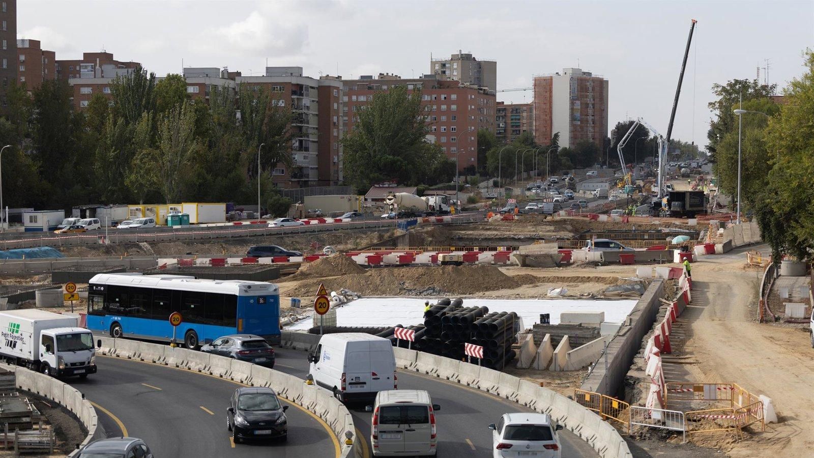 El soterramiento de la A-5 avanza con la demolición del paso de Los Yébenes y el nuevo paso peatonal