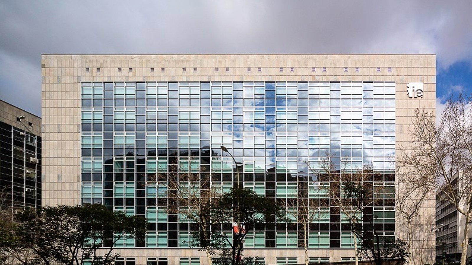 La Asamblea aprueba el reconocimiento de IE Universidad Madrid con el apoyo de PP y Vox