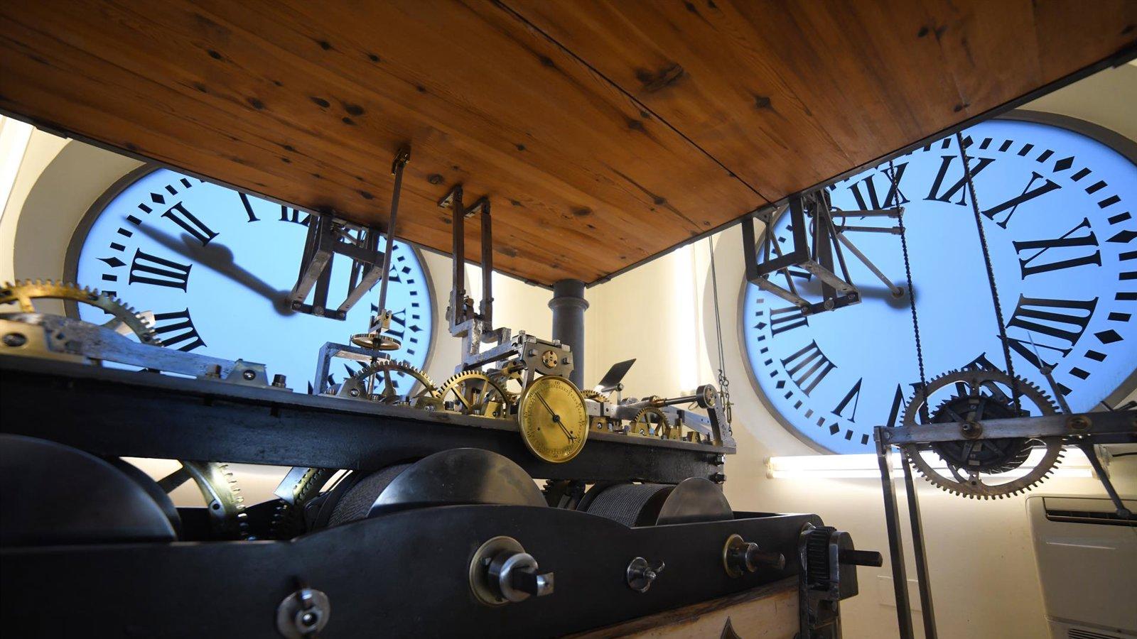 El reloj de la Puerta del Sol, listo para las campanadas tras su restauración