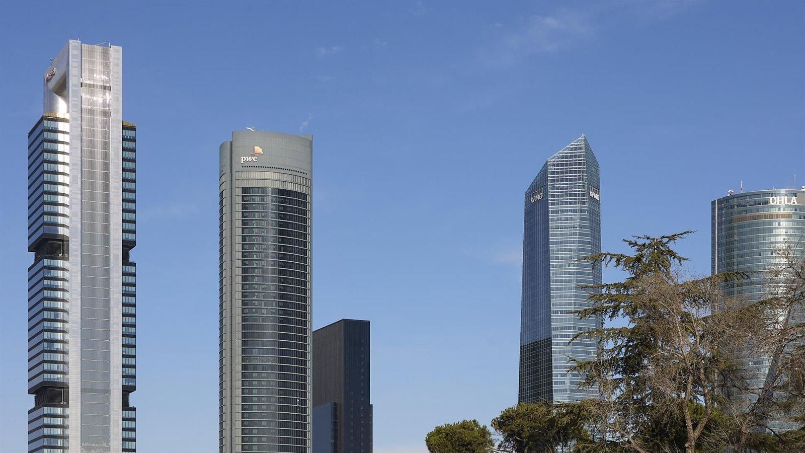 Desalojan la torre Foster en la Castellana por incendio en transformador eléctrico