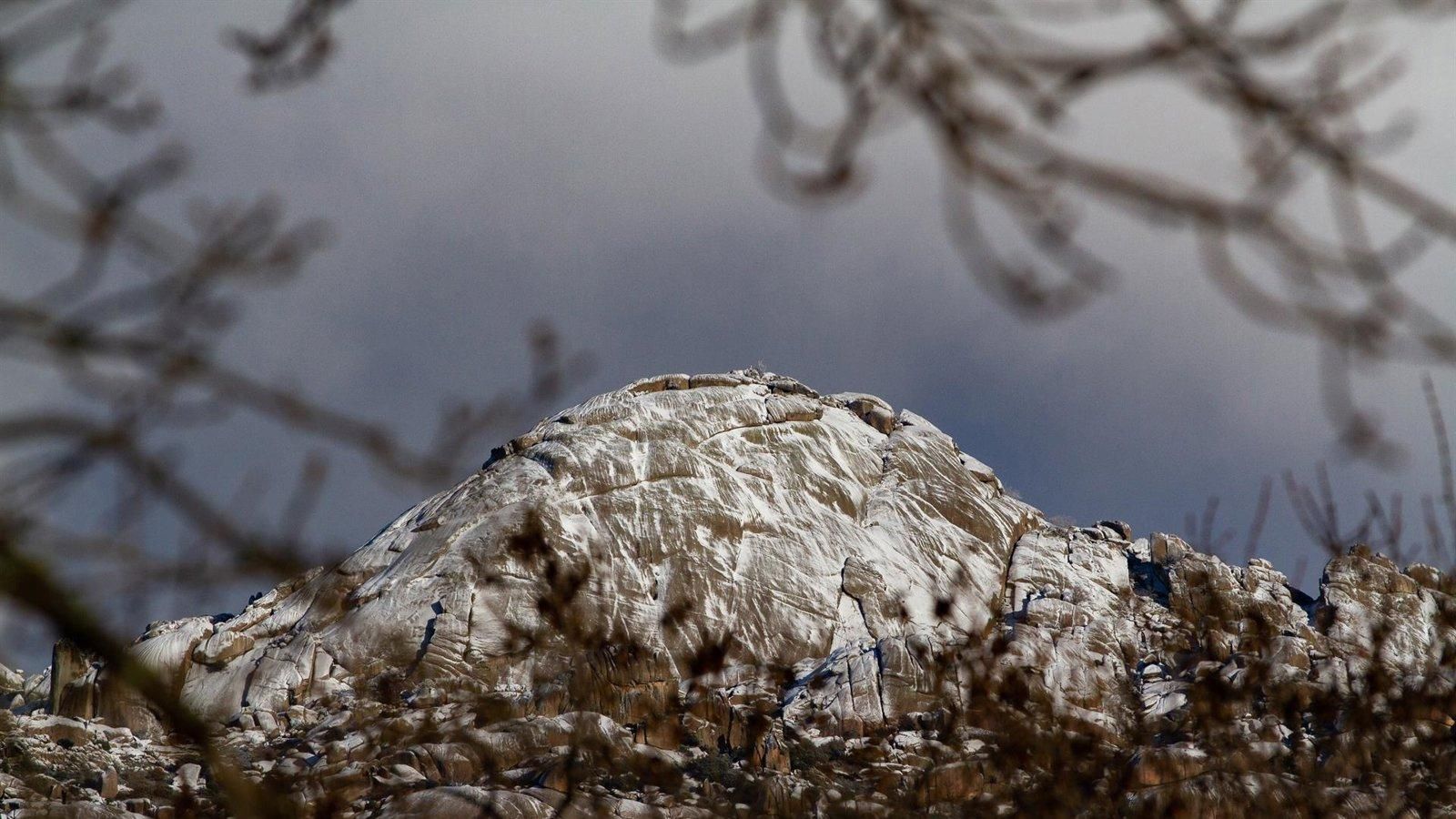 La Guardia Civil rescata a dos senderistas heridos en la Sierra de Guadarrama tras una avalancha y una caída
